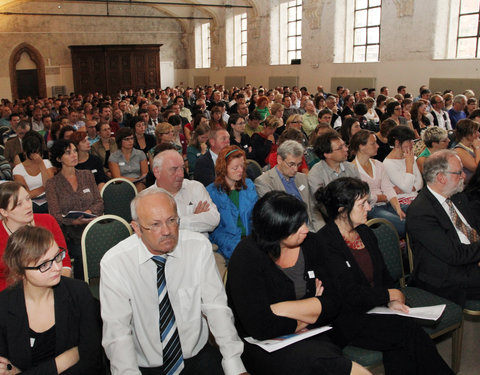 Congres over drugs en de samenleving, georganiseerd door Institute for International Research on Criminal Policy (IRCP) van de U