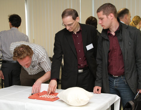 Tentoonstelling met prototypes van intelligent textiel en draagbare microsystemen (Technologiepark Zwijnaarde)-5324