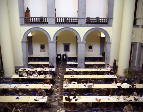 Blok in het peristilium van de Aula-54203