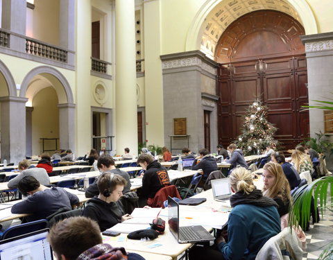 Blok in het peristilium van de Aula-54204