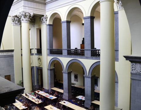 Blok in het peristilium van de Aula-54205