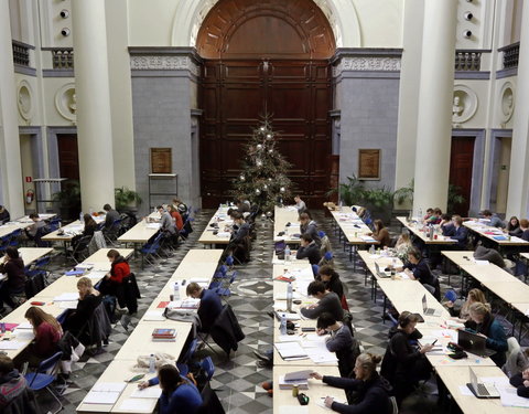 Blok in het peristilium van de Aula-54206