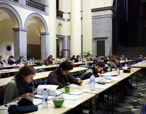 Blok in het peristilium van de Aula-54209