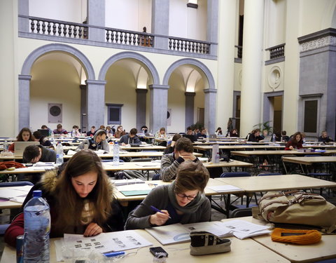 Blok in het peristilium van de Aula