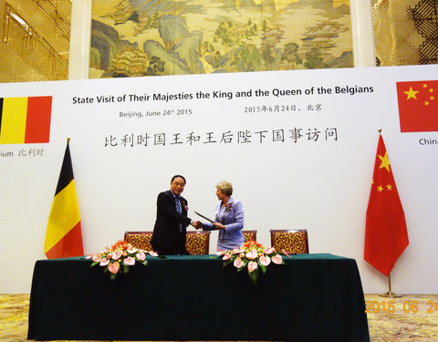 Ondertekening overeenkomst met Hebei Medical University tijdens staatsbezoek aan China-54733