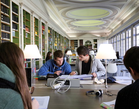 Blokken in de bibliotheek van de faculteit Rechtsgeleerdheid-54835