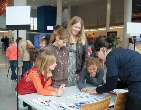 Kinderuniversiteit 'Groeit chocolade aan de bomen?'-5872