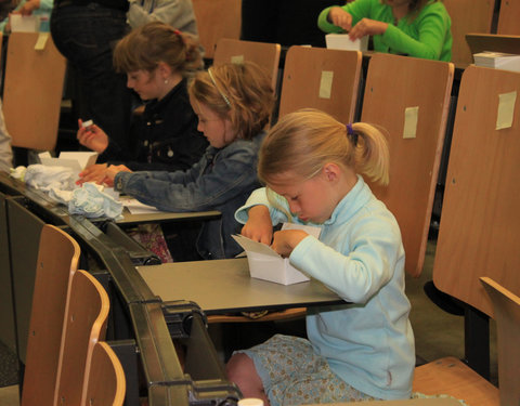 Kinderuniversiteit 'Groeit chocolade aan de bomen?'-5878