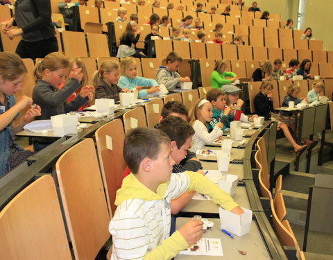 Kinderuniversiteit 'Groeit chocolade aan de bomen?'-5889