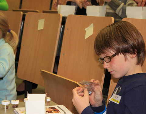 Kinderuniversiteit 'Groeit chocolade aan de bomen?'-5895