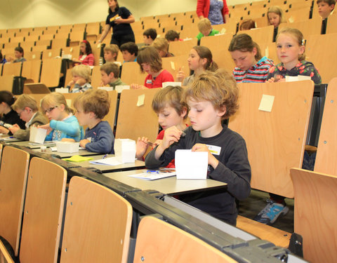 Kinderuniversiteit 'Groeit chocolade aan de bomen?'-5897