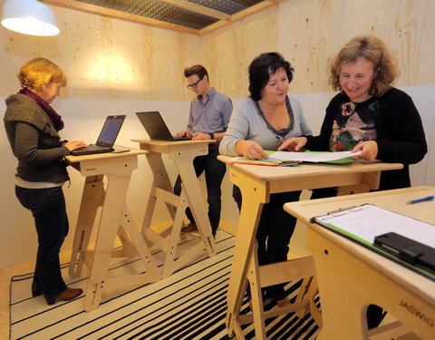 Standing Desks in inkomhal rectoraat