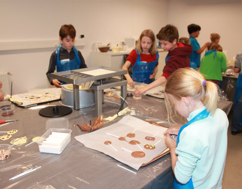 Kinderuniversiteit 'Groeit chocolade aan de bomen?'-5924