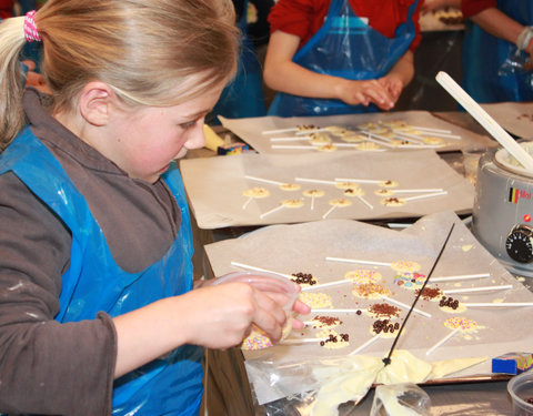 Kinderuniversiteit 'Groeit chocolade aan de bomen?'-5928