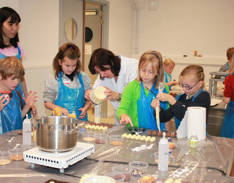 Kinderuniversiteit 'Groeit chocolade aan de bomen?'-5930