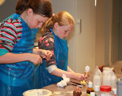 Kinderuniversiteit 'Groeit chocolade aan de bomen?'-5931