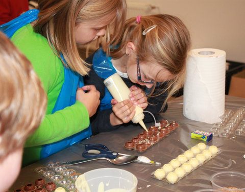 Kinderuniversiteit 'Groeit chocolade aan de bomen?'-5932