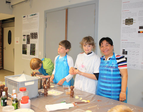 Kinderuniversiteit 'Groeit chocolade aan de bomen?'-5938