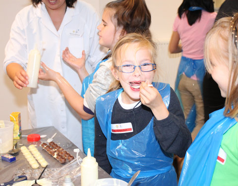 Kinderuniversiteit 'Groeit chocolade aan de bomen?'-5940