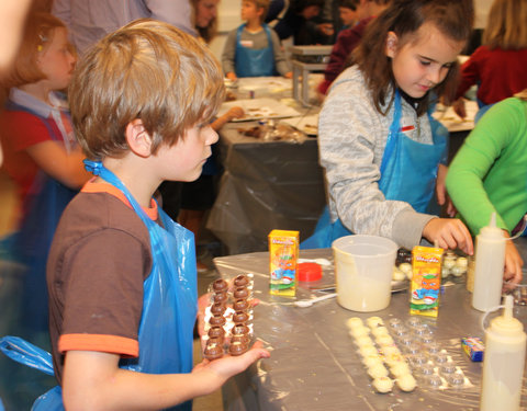 Kinderuniversiteit 'Groeit chocolade aan de bomen?'-5942