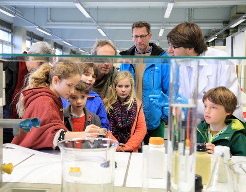 Dag van de Wetenschap: 'Chemie gooit de deuren open'-59425