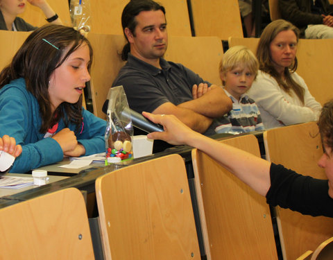 Kinderuniversiteit 'Groeit chocolade aan de bomen?'-5947