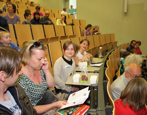 Kinderuniversiteit 'Groeit chocolade aan de bomen?'-5957