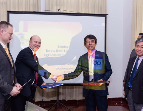 Ondertekening valorisatiecontract over Bijlokebier met Daun Penh Food & Beverage Co. (Cambodja)-60583