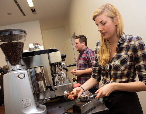 Uitreiking eerste attesten bedrijfsbeheer aan Gentse studenten -60991