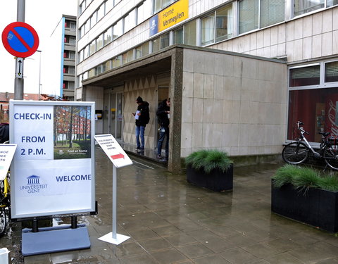 Check-in van buitenlandse studenten, georganiseerd door afdeling Huisvesting-61071