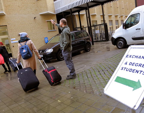 Check-in van buitenlandse studenten, georganiseerd door afdeling Huisvesting-61075