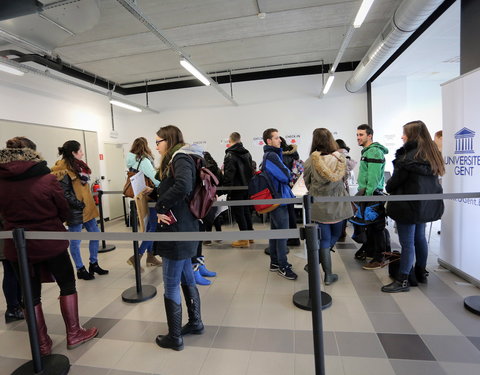 Check-in van buitenlandse studenten, georganiseerd door afdeling Huisvesting-61092