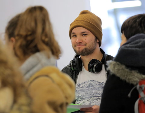 Check-in van buitenlandse studenten, georganiseerd door afdeling Huisvesting-61094