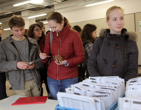 Check-in van buitenlandse studenten, georganiseerd door afdeling Huisvesting-61100