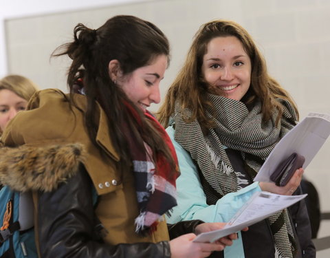 Check-in van buitenlandse studenten, georganiseerd door afdeling Huisvesting-61103