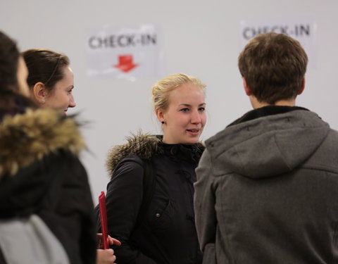 Check-in van buitenlandse studenten, georganiseerd door afdeling Huisvesting-61104