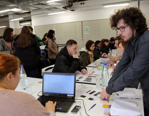 Check-in van buitenlandse studenten, georganiseerd door afdeling Huisvesting-61105