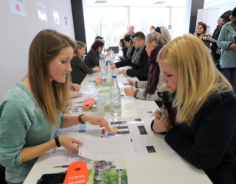 Check-in van buitenlandse studenten, georganiseerd door afdeling Huisvesting-61107