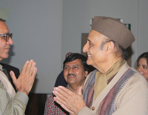 Dr. Karan Singh geeft gastlezing aan UGent en huldigt de Gentse leerstoel voor Hindi in als 'Kamiel Bulcke Chair of Hindi'-7108