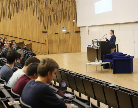 Gastcollege aan studenten Geneeskunde en Gezondheidswetenschappen door prof. Peter Piot