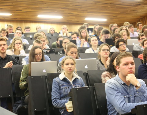 Gastcollege aan studenten Geneeskunde en Gezondheidswetenschappen door prof. Peter Piot