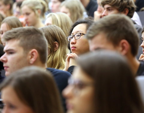 Gastcollege aan studenten Geneeskunde en Gezondheidswetenschappen door prof. Peter Piot