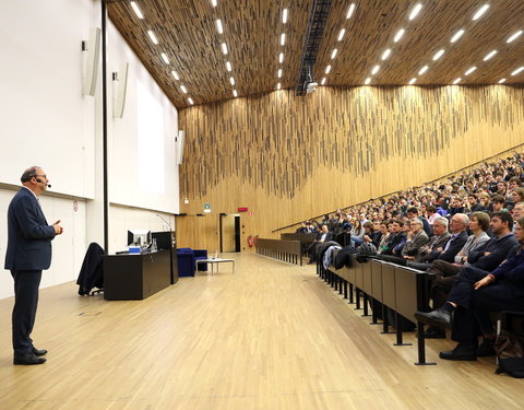 Gastcollege aan studenten Geneeskunde en Gezondheidswetenschappen door prof. Peter Piot