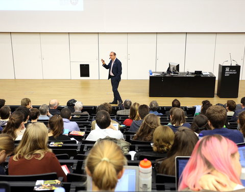 Gastcollege aan studenten Geneeskunde en Gezondheidswetenschappen door prof. Peter Piot