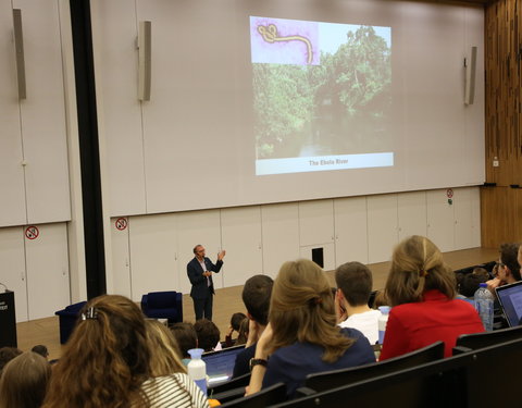 Gastcollege aan studenten Geneeskunde en Gezondheidswetenschappen door prof. Peter Piot