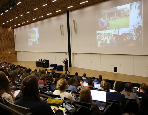 Gastcollege aan studenten Geneeskunde en Gezondheidswetenschappen door prof. Peter Piot