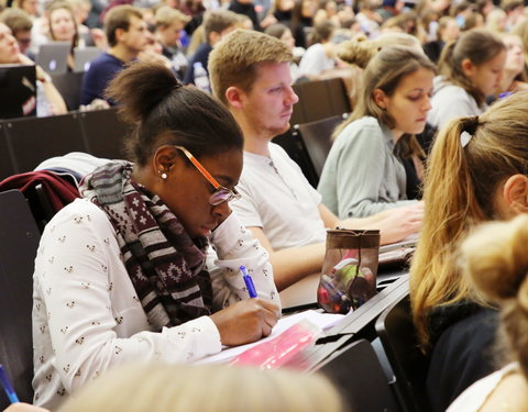 Gastcollege aan studenten Geneeskunde en Gezondheidswetenschappen door prof. Peter Piot