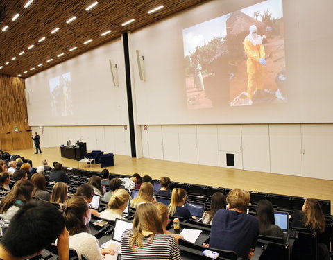 Gastcollege aan studenten Geneeskunde en Gezondheidswetenschappen door prof. Peter Piot