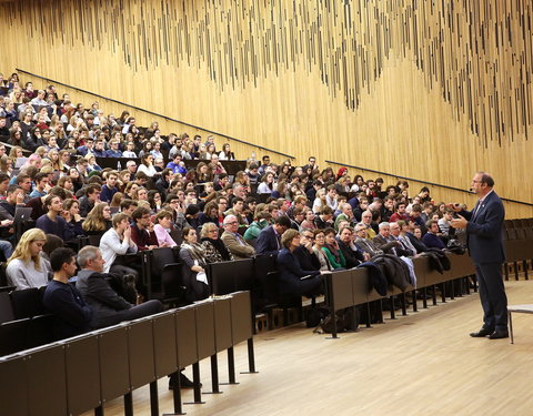 Gastcollege aan studenten Geneeskunde en Gezondheidswetenschappen door prof. Peter Piot