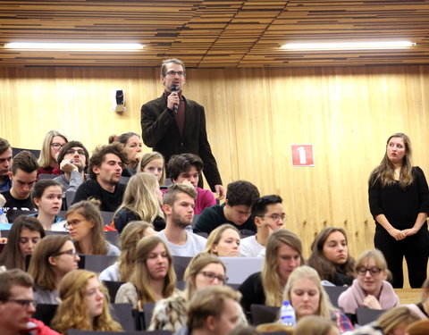 Gastcollege aan studenten Geneeskunde en Gezondheidswetenschappen door prof. Peter Piot